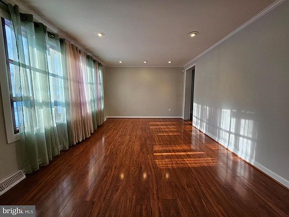 3rd image of 5901 Harrison Ave