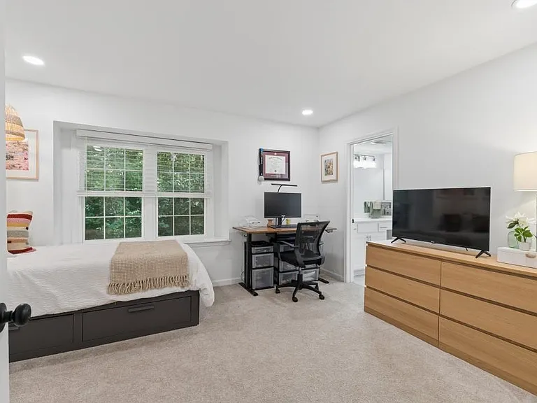 140 Amherst Pl NW — Photo 17