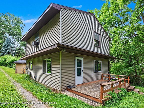 3rd image of 130 Benton St