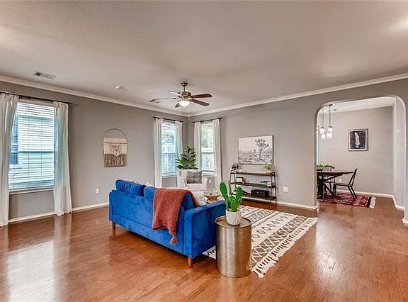 3rd image of 2217 Hazen Ln