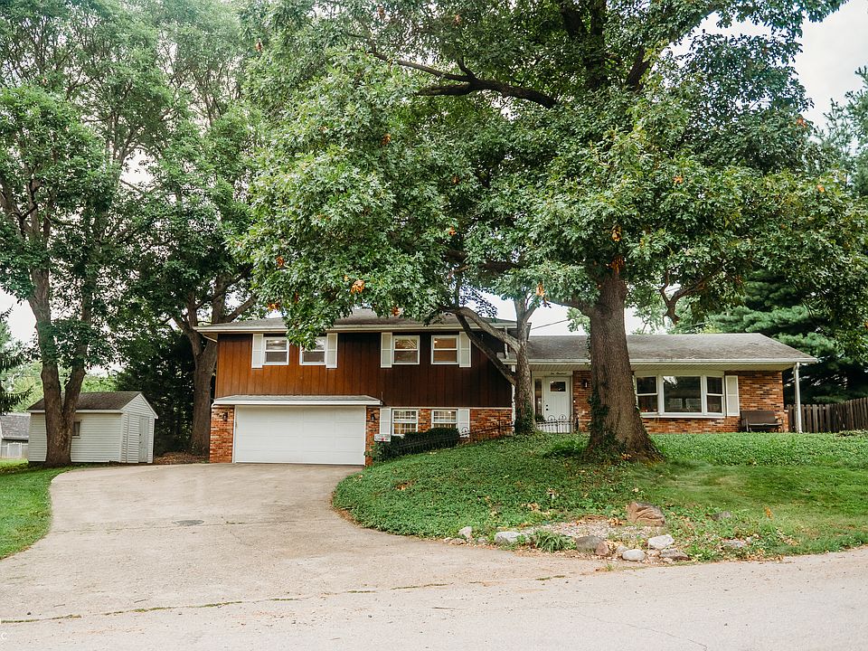 1st image of 200 Foster Dr