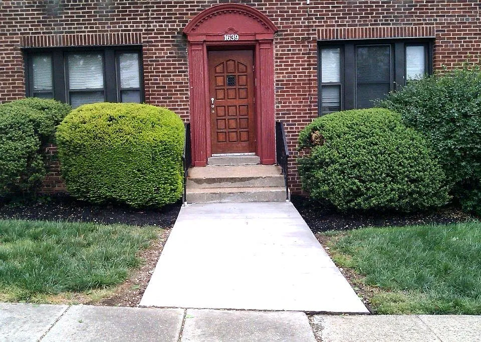 1639 Holbrook St NE #1