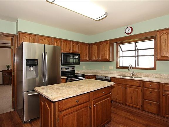 4th image of 820 Stonebridge Dr