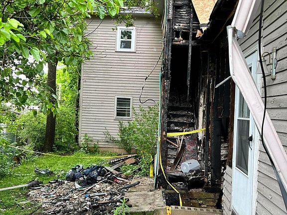 3rd image of 361 Granville St