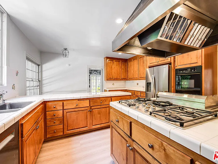 809 N Bedford Dr — Photo 11