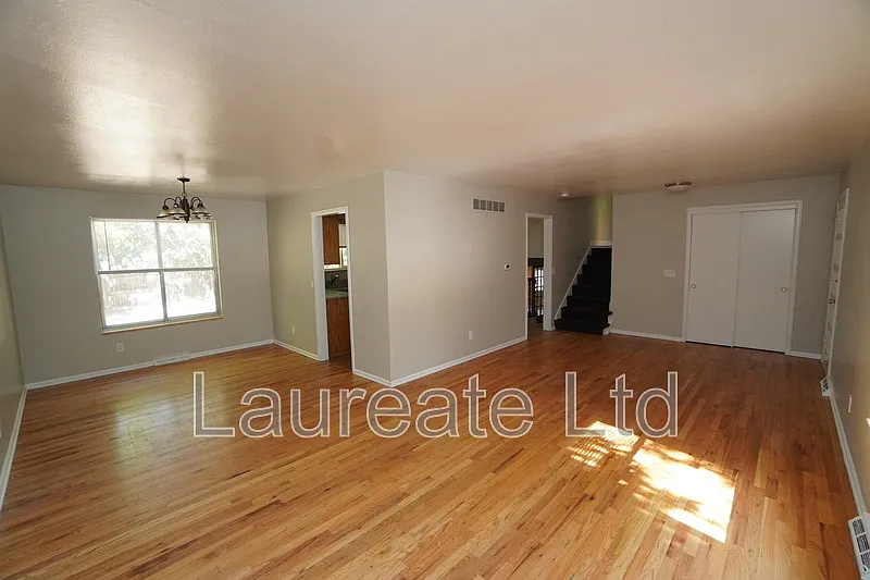 4 bed, 3.0 bath, 2339 sqft, $2,995 — Photo 4