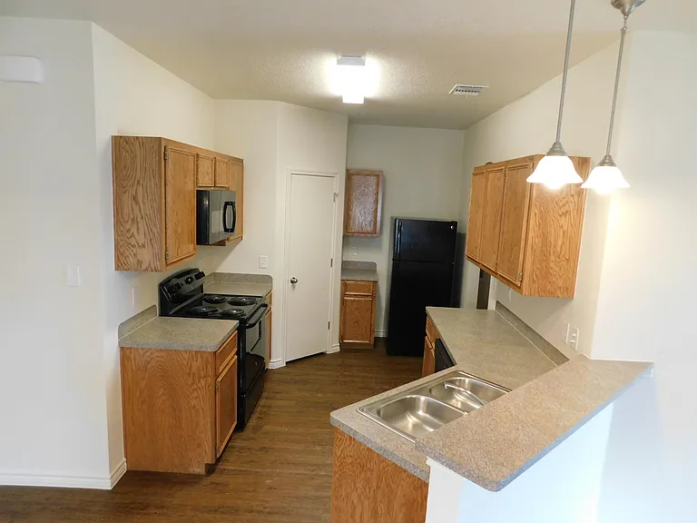 1519 Justin Loop #A — Photo 6