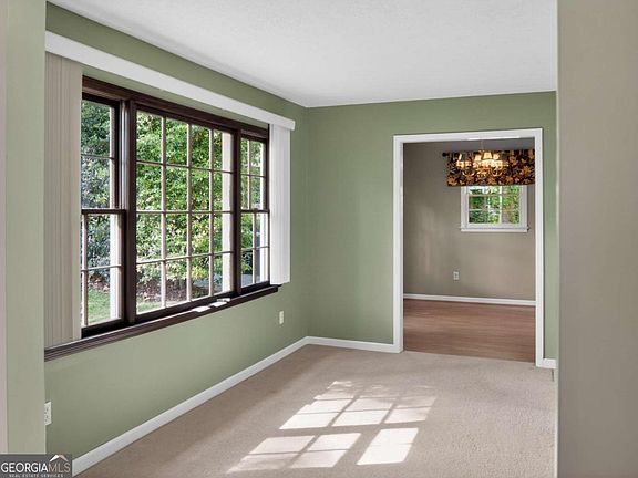 4th image of 1912 King Arthurs Ct