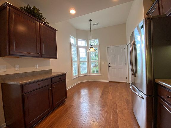 5th image of 218 Salient Ln
