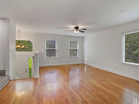 3rd image of 847 Essex Cir