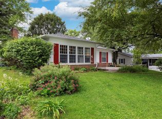 900 Blackberry Ln, Saint Charles, MO 63301
