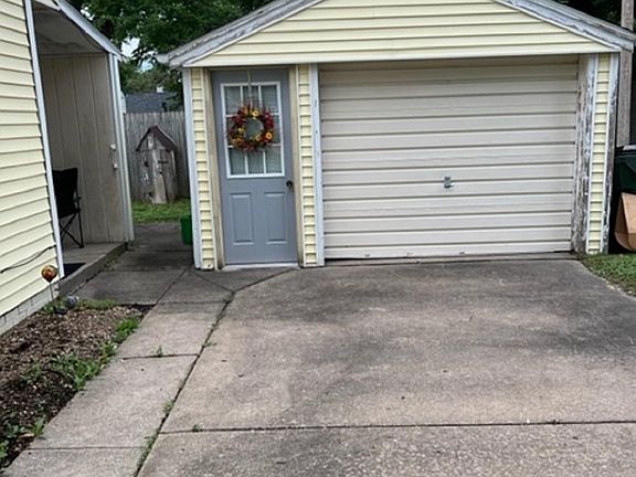 3rd image of 210 Longmeadow Dr