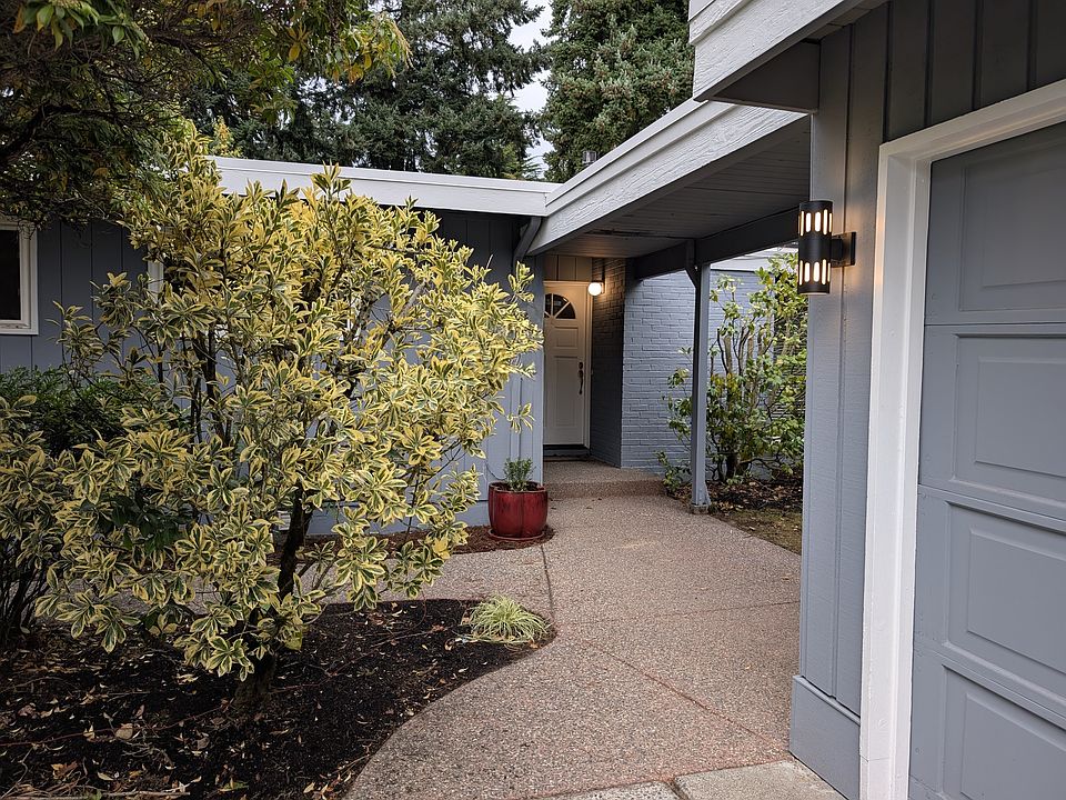 Welcoming entry and courtyard