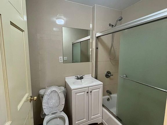 4th image of 4318 Robinson St Floor 3