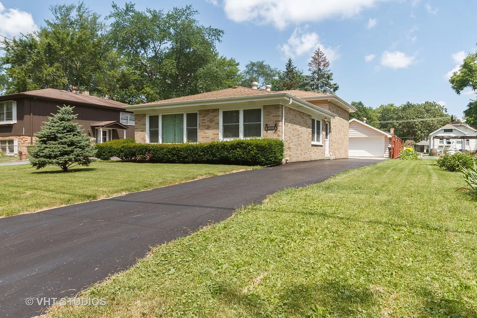 1328 Hickory Rd photo 1