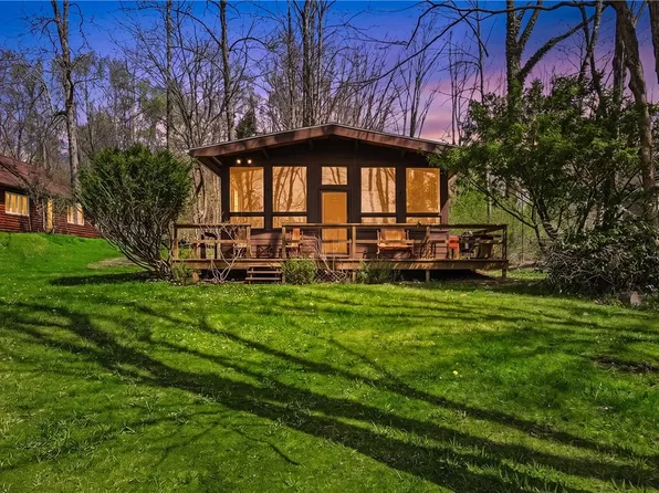 153 Breastview Dr, Friedens, PA 15541