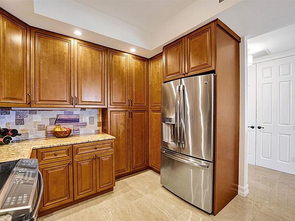 3rd image of 2617 NE 14th Avenue #307