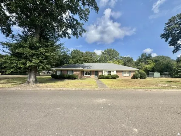 102 Bell St, Leland, MS 38756