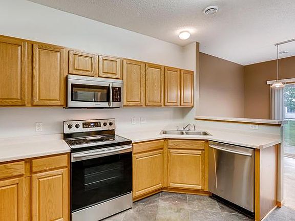 3rd image of 8076 Stratford Cir S