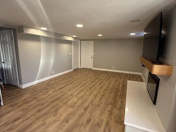 5th image of 1433 E Bluebell Cir