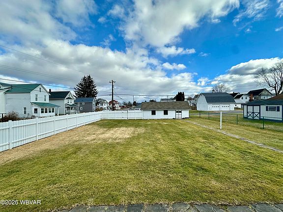 3rd image of 301 Glover St