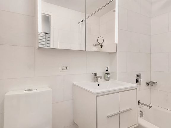 5th image of 212 Warren St APT 1B