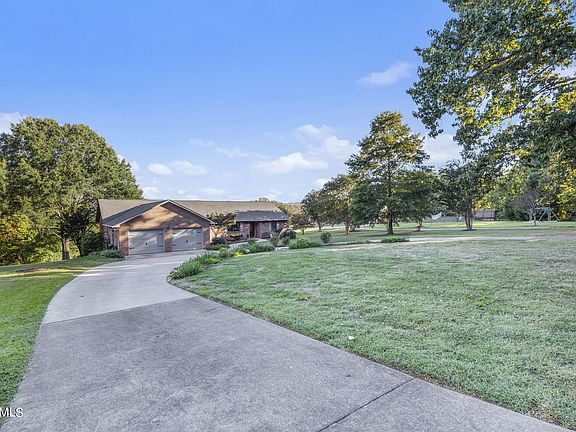 3rd image of 1013 Peterson Ln