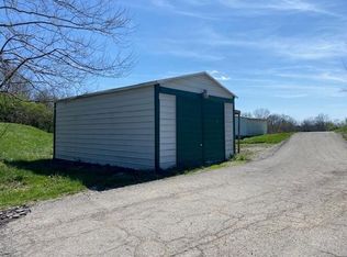 8001 Cobb Ln, Maysville, KY 41056