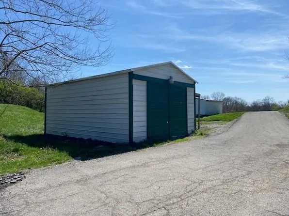 8001 Cobb Ln, Maysville, KY 41056