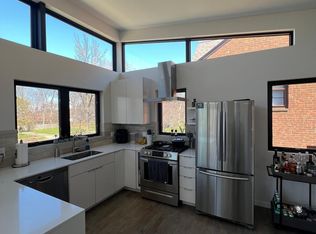 2694 Edgehill Rd, Cleveland Heights, OH 44106