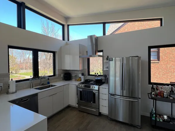 2694 Edgehill Rd, Cleveland Heights, OH 44106