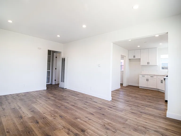 10817 S Western Ave — Photo 4