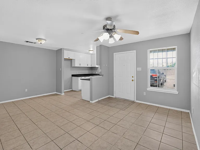 1424 E Mulkey St #1426 — Photo 5
