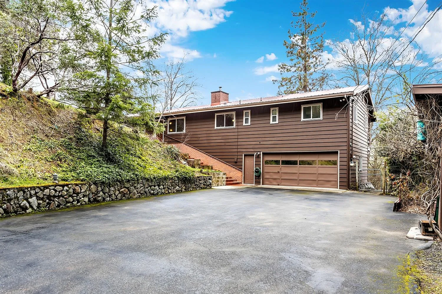 215 Horseshoe Dr photo 1
