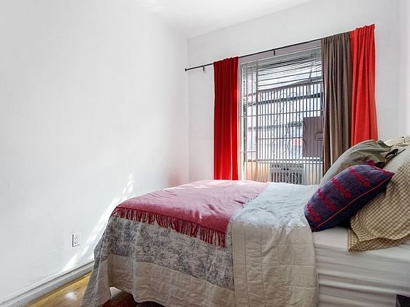 5th image of 208 W 80th St APT 2C