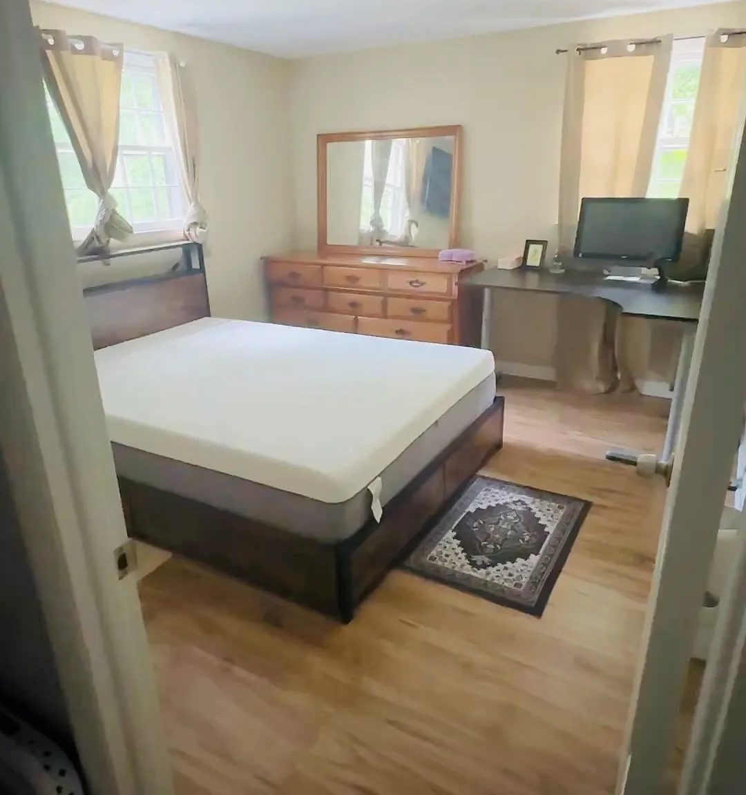 5 bed, 4000 sqft, $1,200 — Photo 1