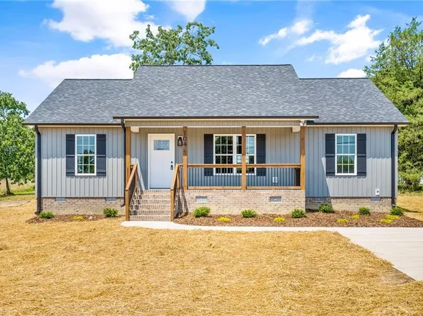 104 Harmon Dr, Thomasville, NC 27360