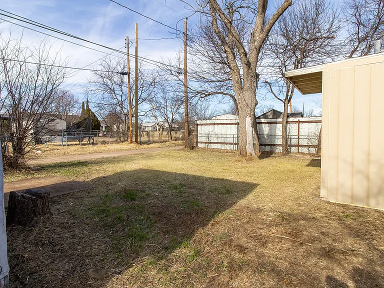2202 Monroe St — Photo 13