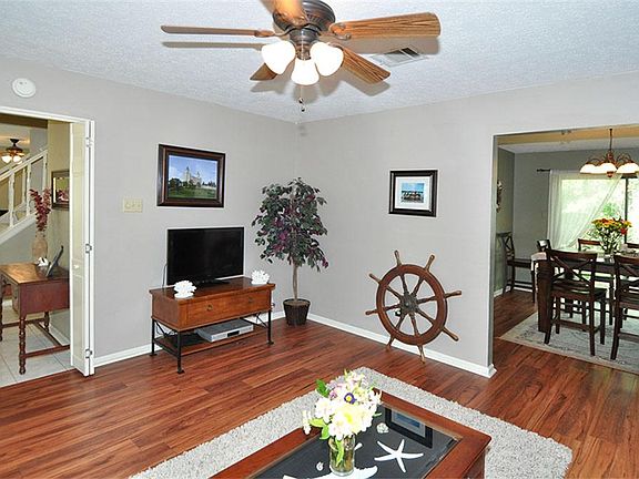5th image of 4207 Oak Gardens Dr