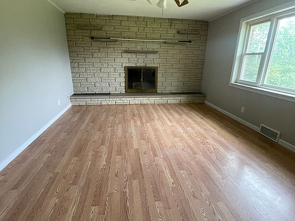 4th image of 9524 Donalds Ct