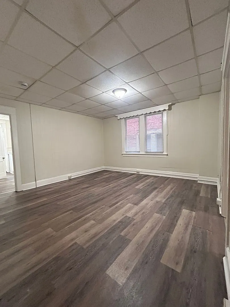 3 bedroom, 1 bath, 2 story half double house — Photo 4