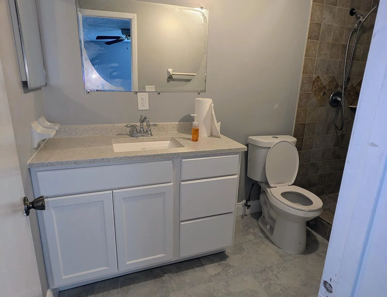4 bed, 2.0 bath, 1816 sqft, $1,950 — Photo 3