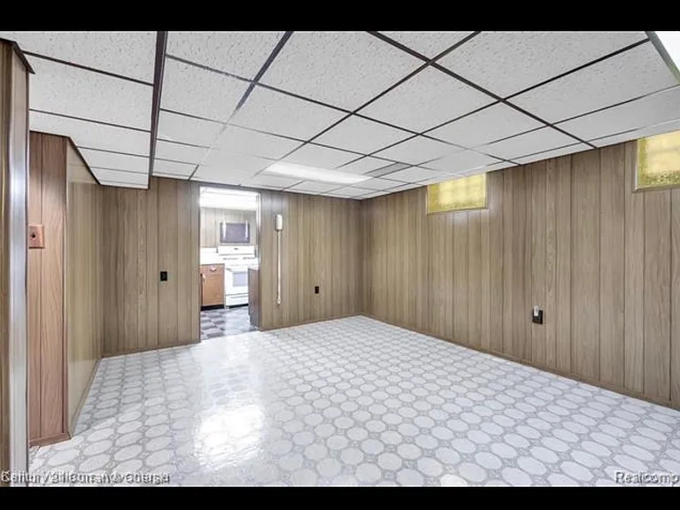 18535 Audette St — Photo 16