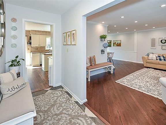 5th image of 22526 Fairmount Blvd