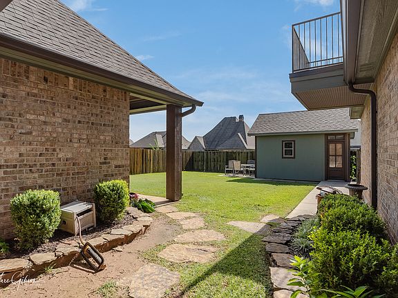 4th image of 751 Hackberry Dr