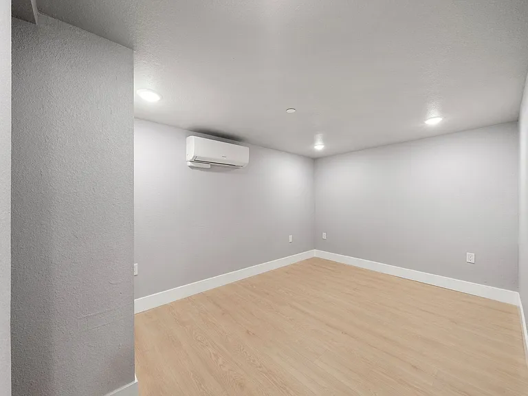 313 D St — Photo 15