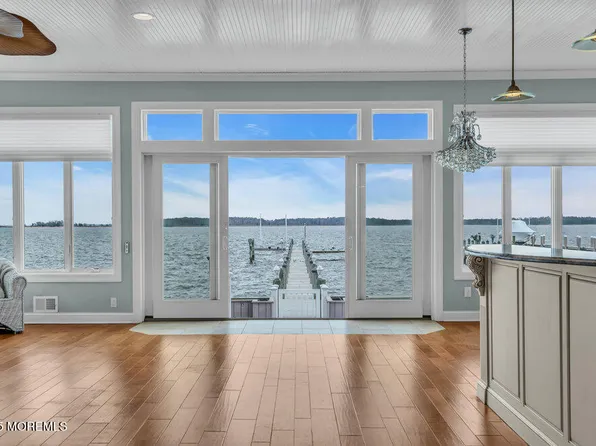 77 Bay Breeze Drive, Toms River, NJ 08753