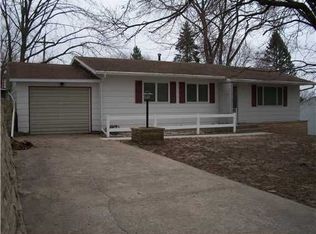 105 S Oak St, Anamosa, IA 52205