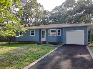 32 Ridge Rd, Shirley, NY 11967