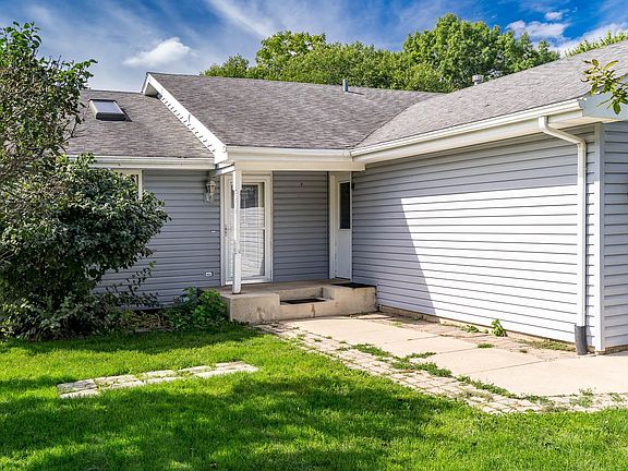 3rd image of 116 Drew Ct NE